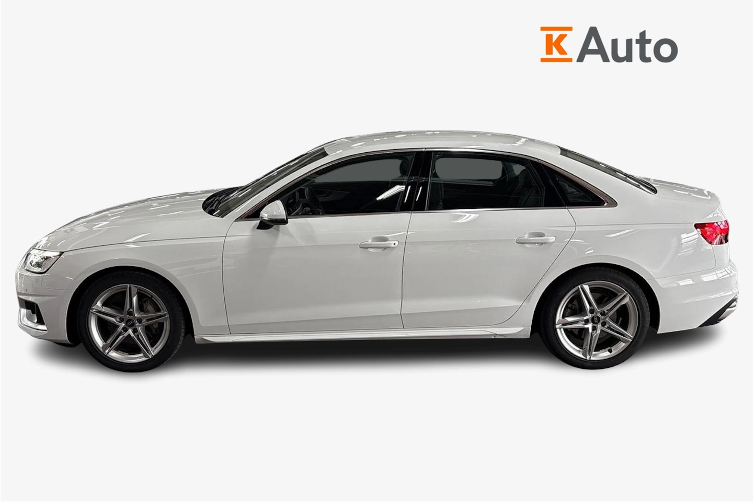 Valkoinen Audi A4 2023 kuva 5.