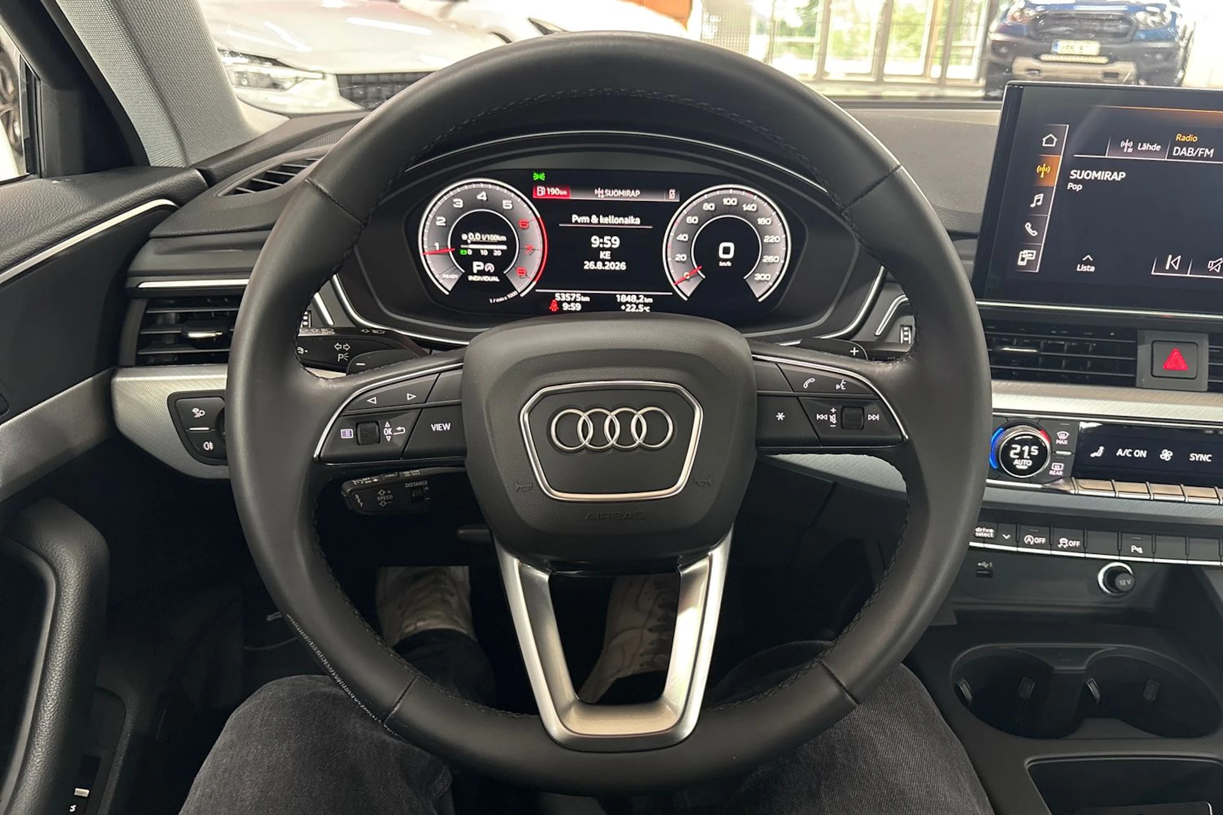 Valkoinen Audi A4 2023 kuva 12.