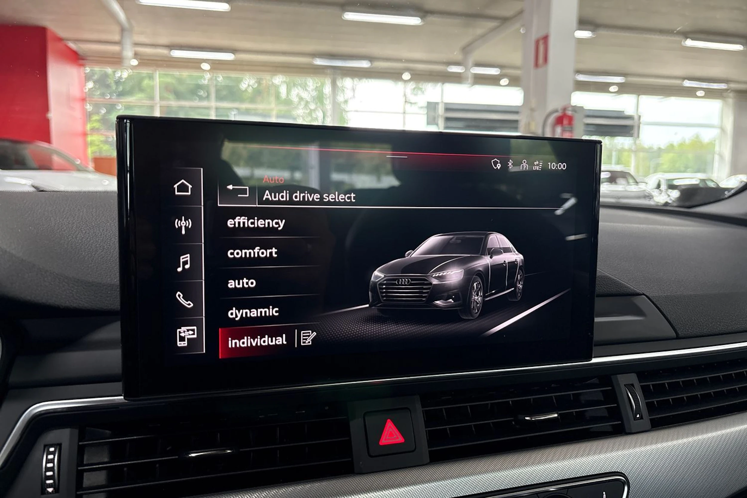 Valkoinen Audi A4 2023 kuva 16.