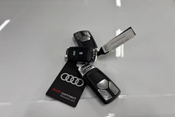 Valkoinen Audi A4 2023 kuva 27.