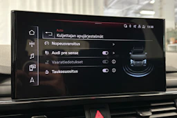 valkoinen Audi A4 2023 kuva 26.