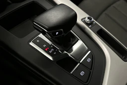 valkoinen Audi A4 2023 kuva 29.