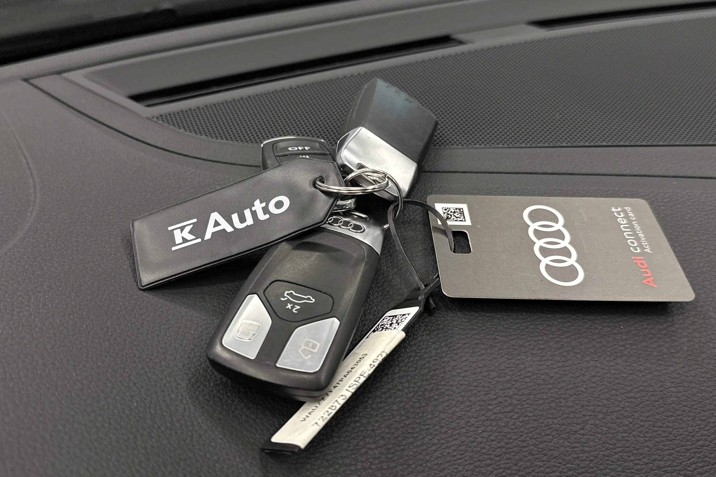 valkoinen Audi A4 2023 kuva 30.