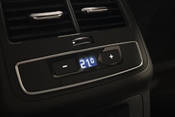 musta Audi A4 2023 kuva 16.