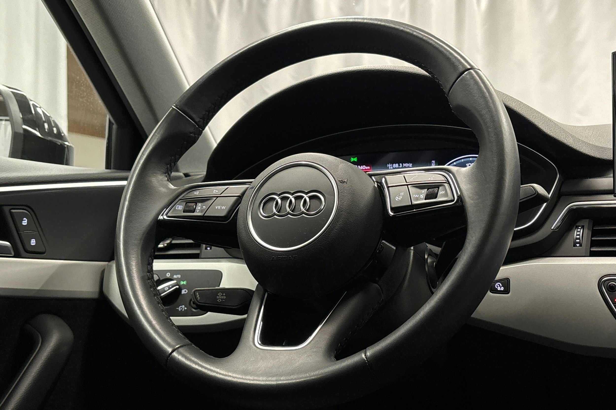 musta Audi A4 2023 kuva 18.