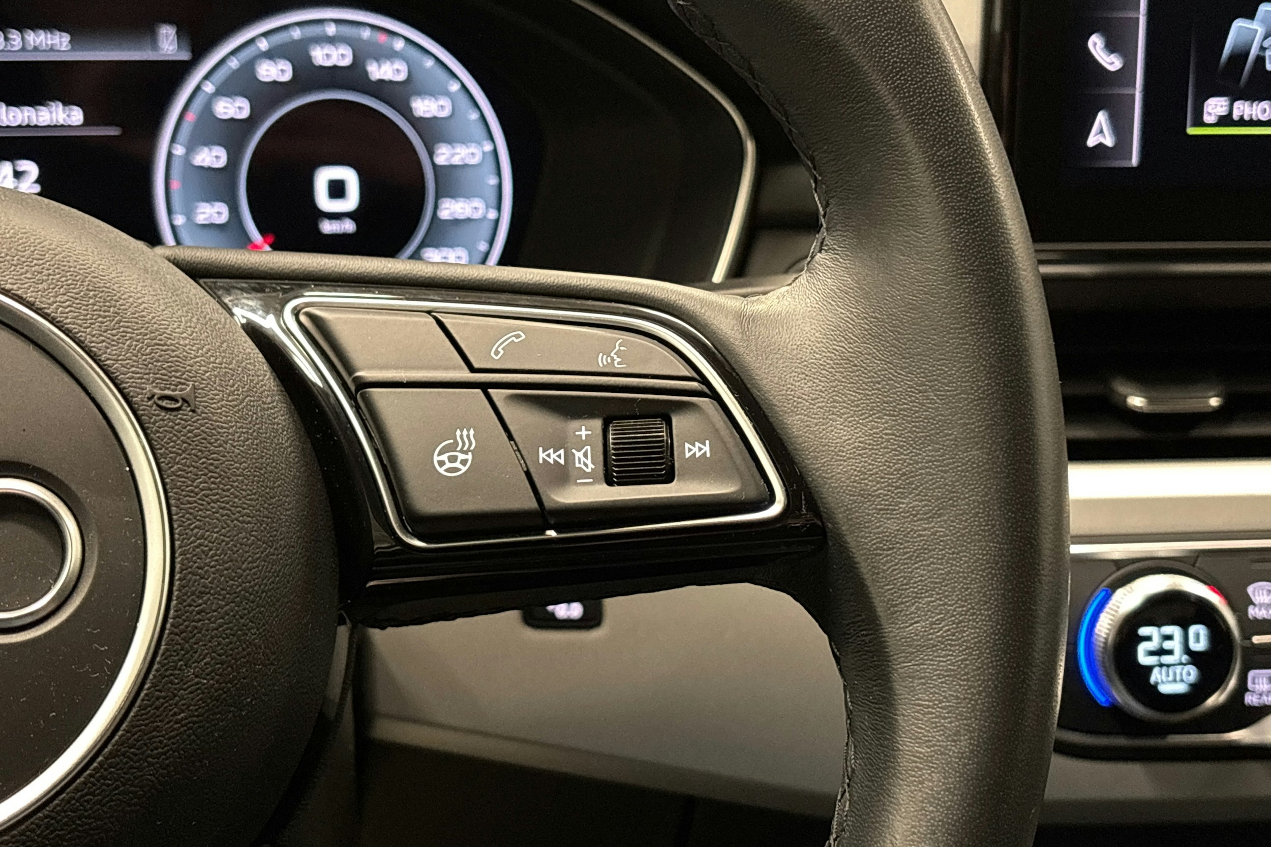 musta Audi A4 2023 kuva 20.