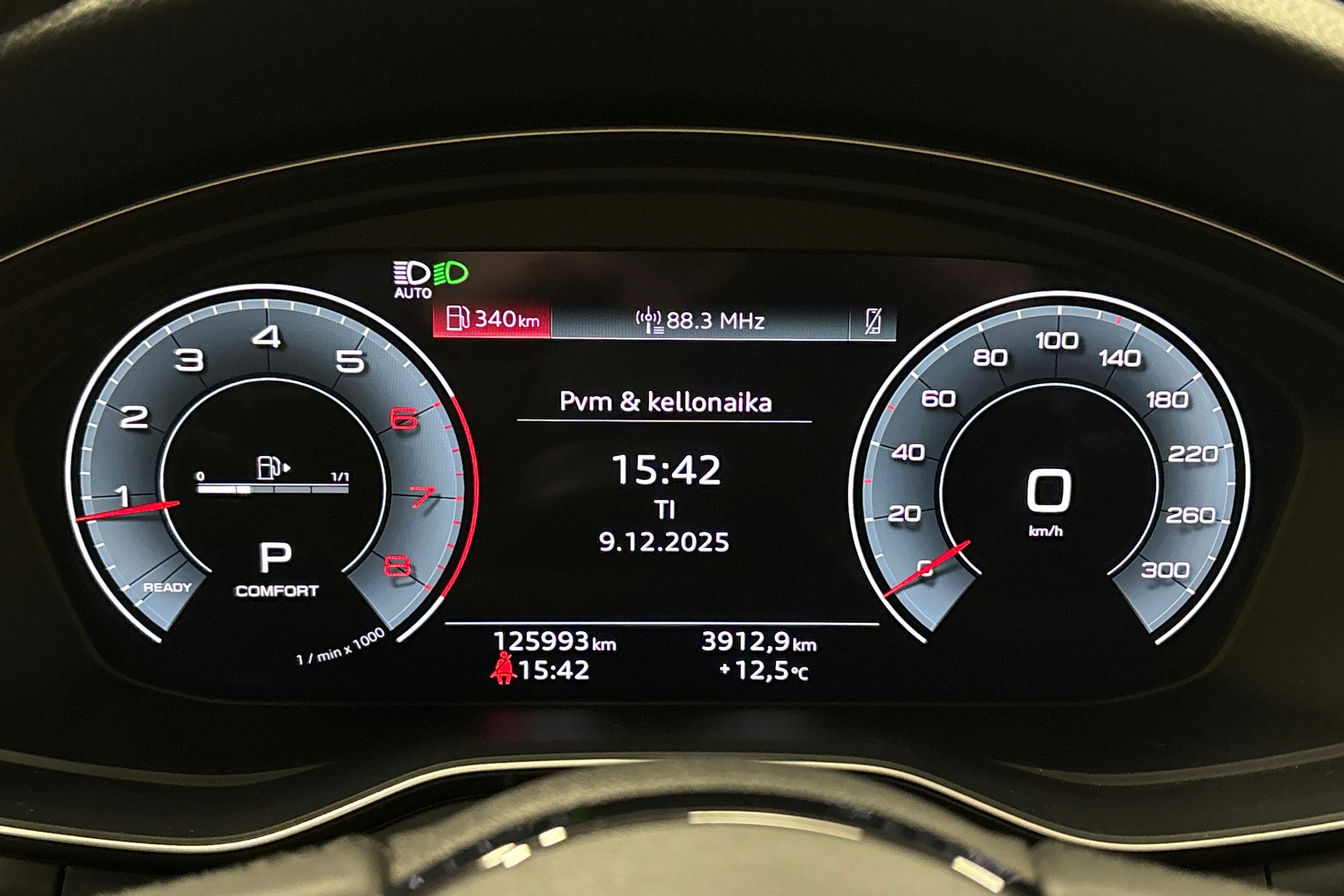 musta Audi A4 2023 kuva 22.