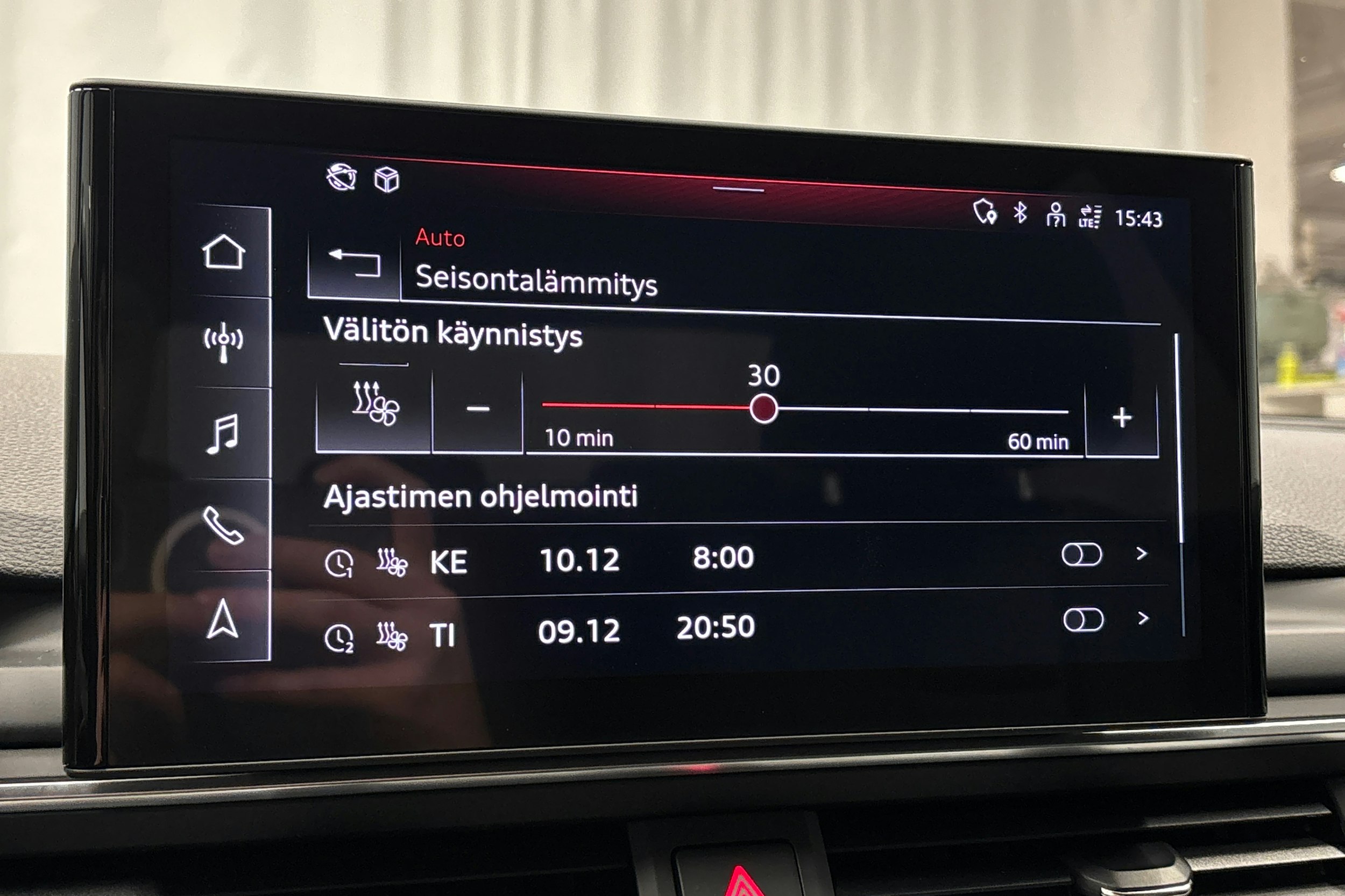 musta Audi A4 2023 kuva 24.