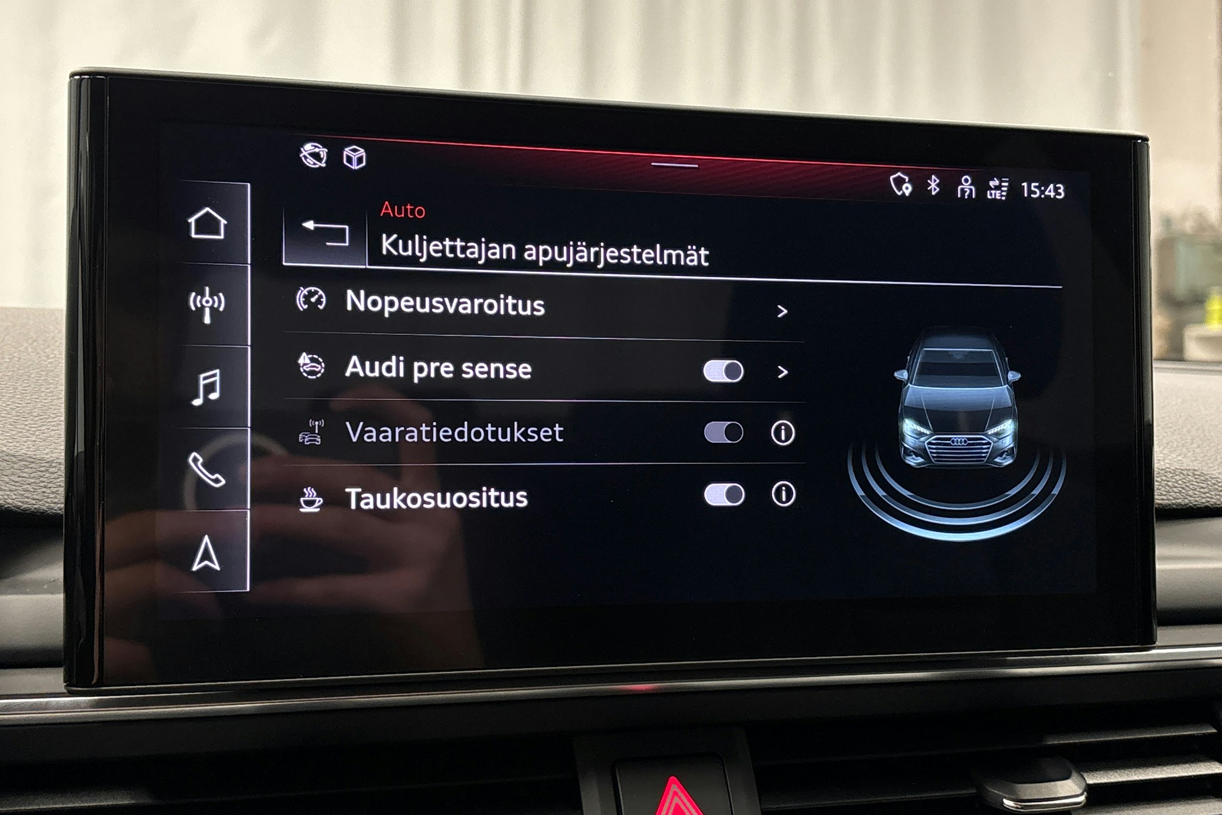 musta Audi A4 2023 kuva 25.