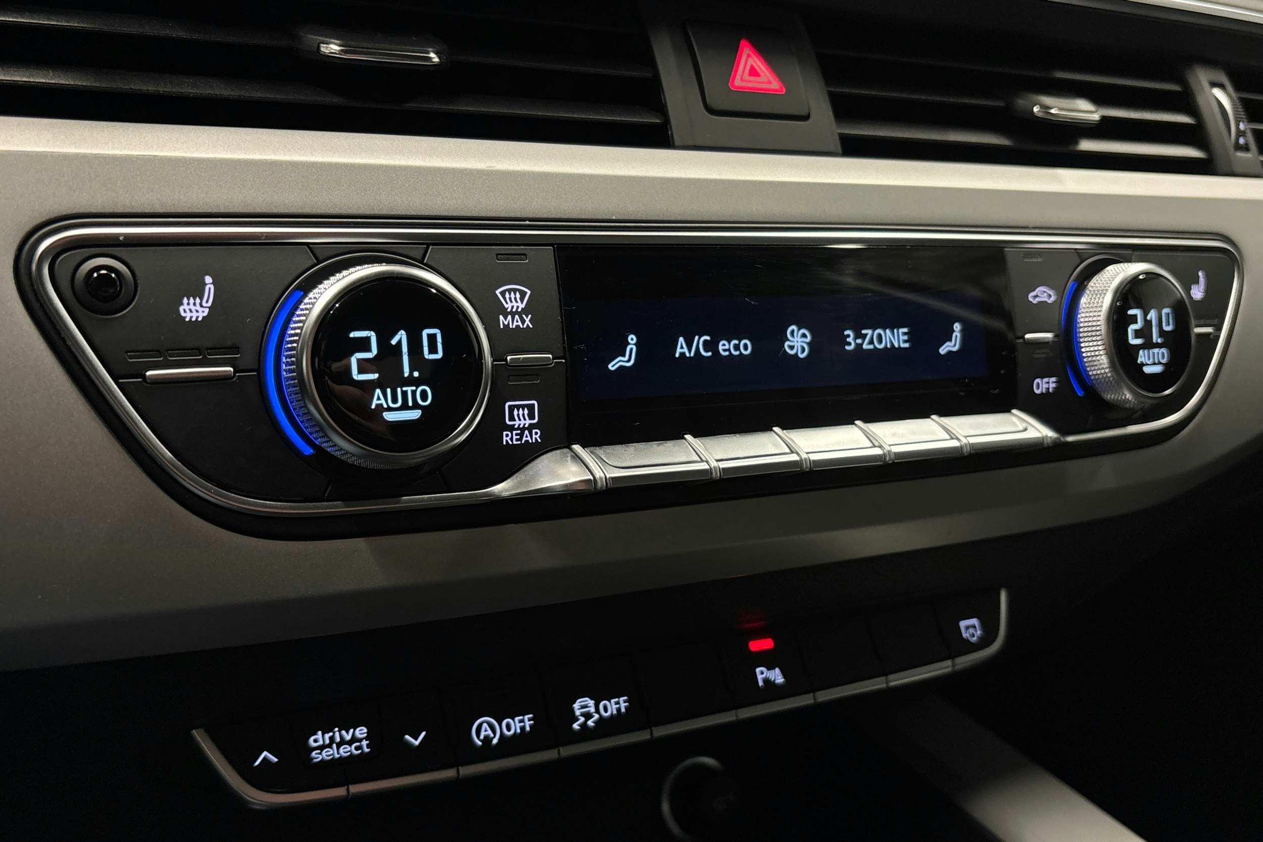 musta Audi A4 2023 kuva 27.