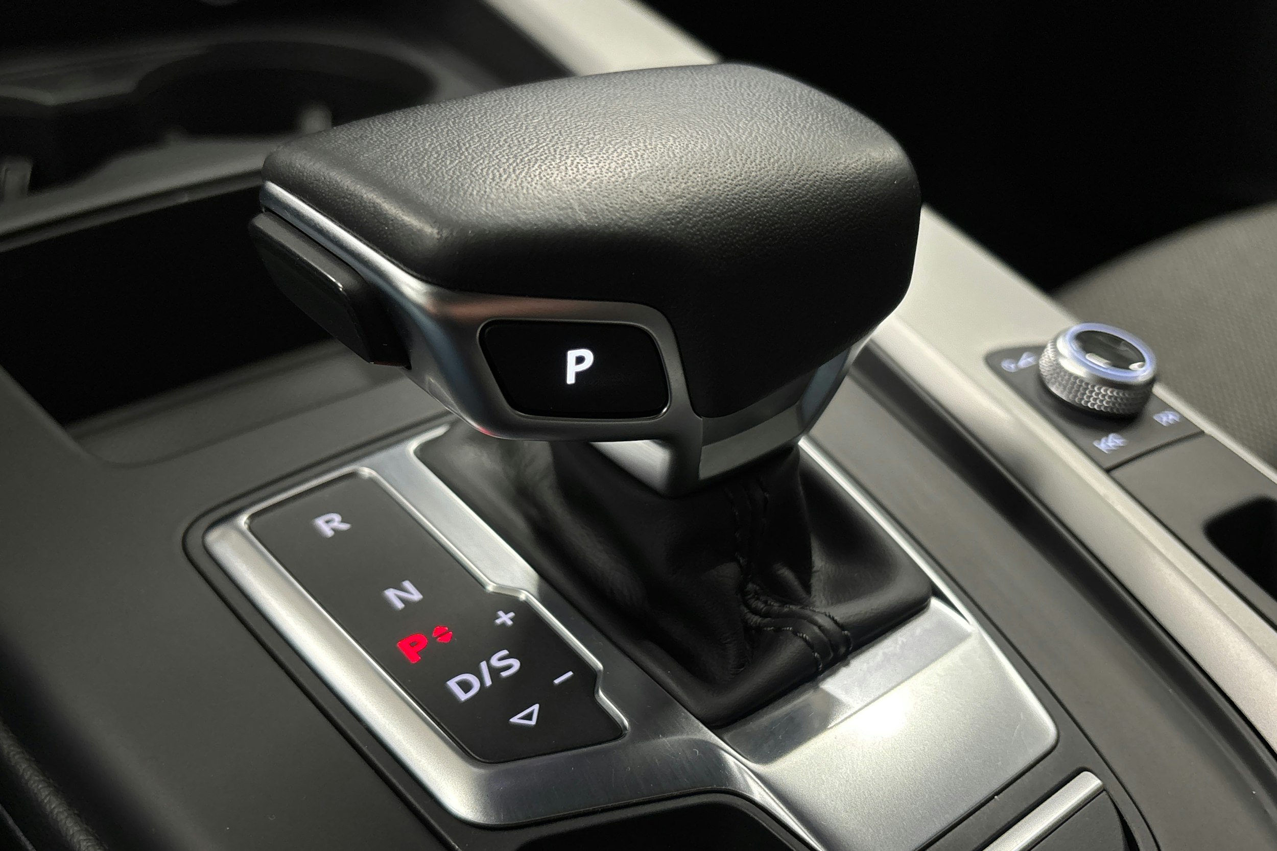 musta Audi A4 2023 kuva 28.