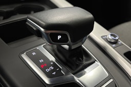 musta Audi A4 2023 kuva 28.