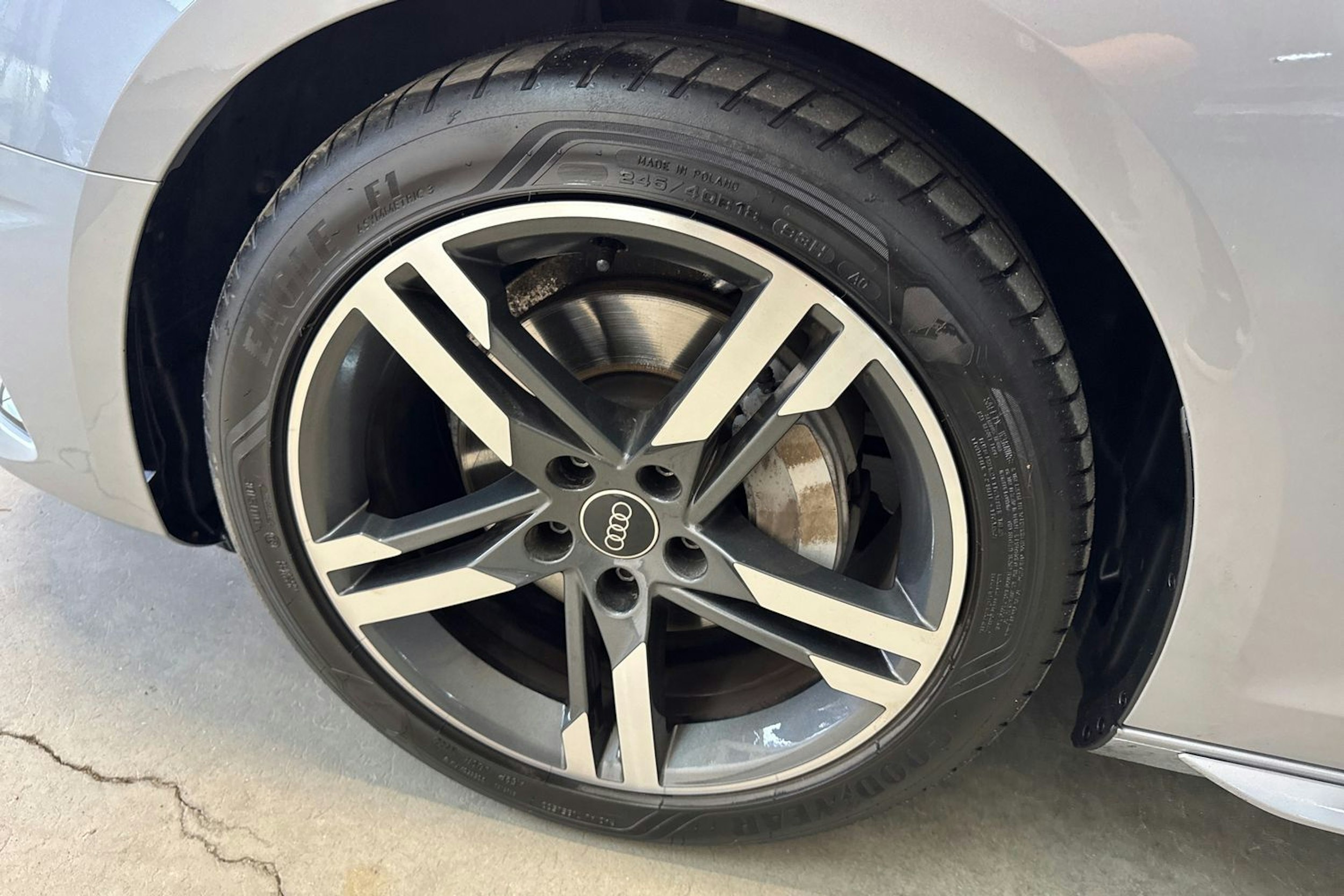 met. harmaa Audi A4 2023 kuva 9.