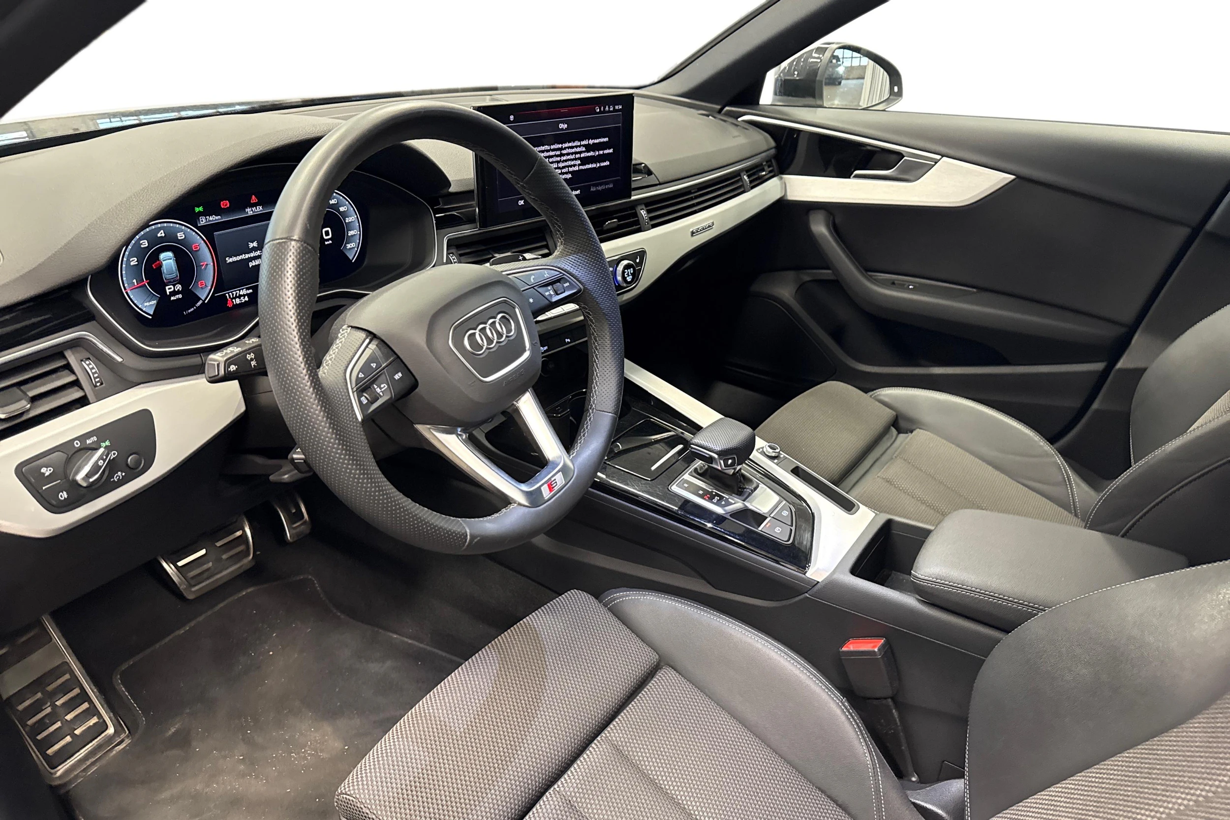 musta Audi A4 2023 kuva 3.