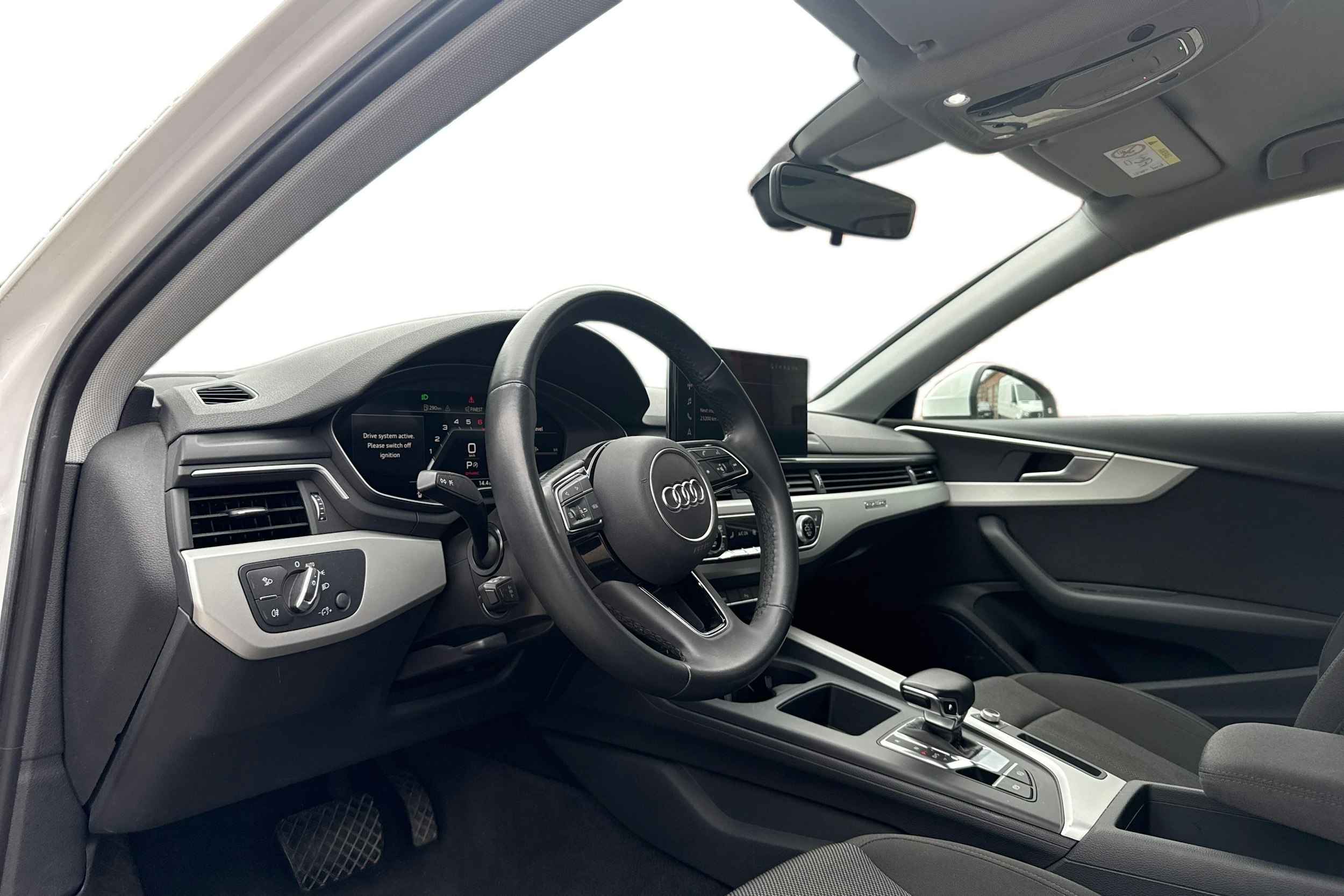 valkoinen Audi A4 2023 kuva 3.