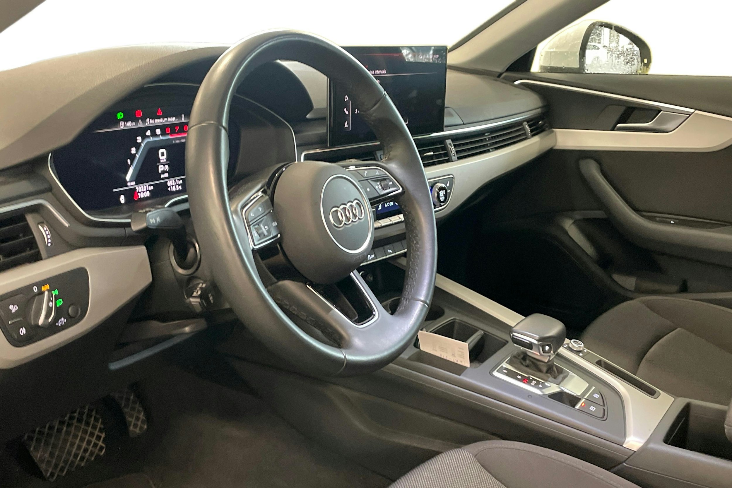 valkoinen Audi A4 2023 kuva 3.