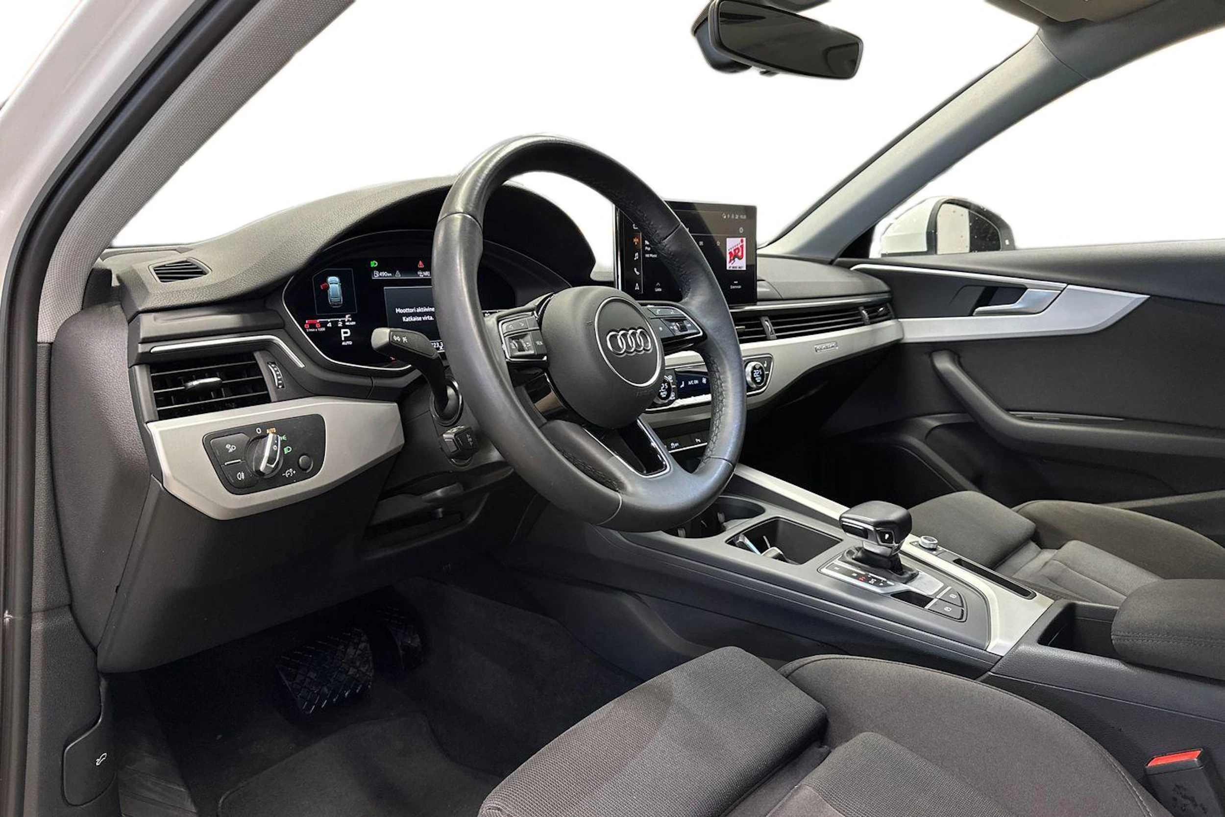 valkoinen Audi A4 2023 kuva 6.