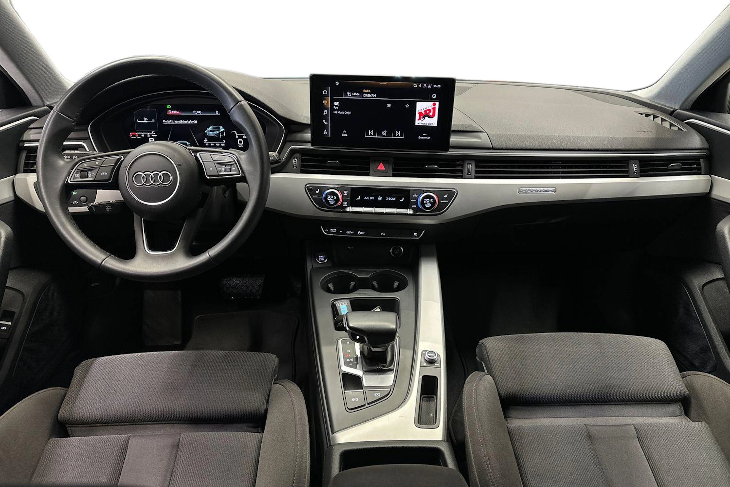 valkoinen Audi A4 2023 kuva 7.