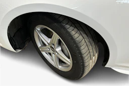 valkoinen Audi A4 2023 kuva 9.