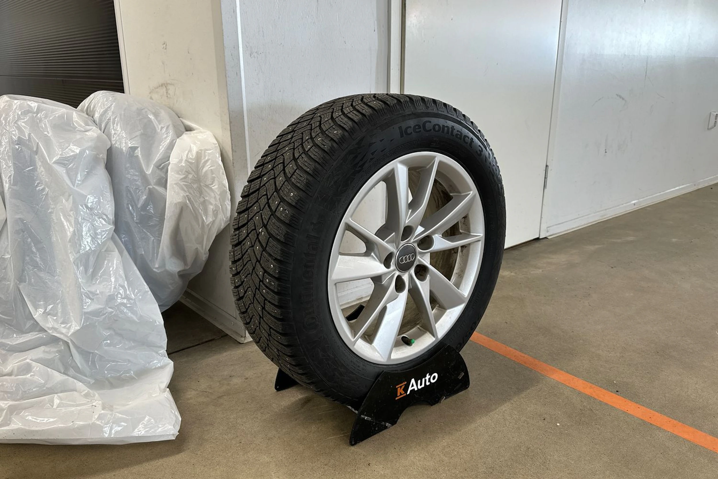 valkoinen Audi A4 2023 kuva 10.