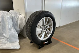 valkoinen Audi A4 2023 kuva 10.