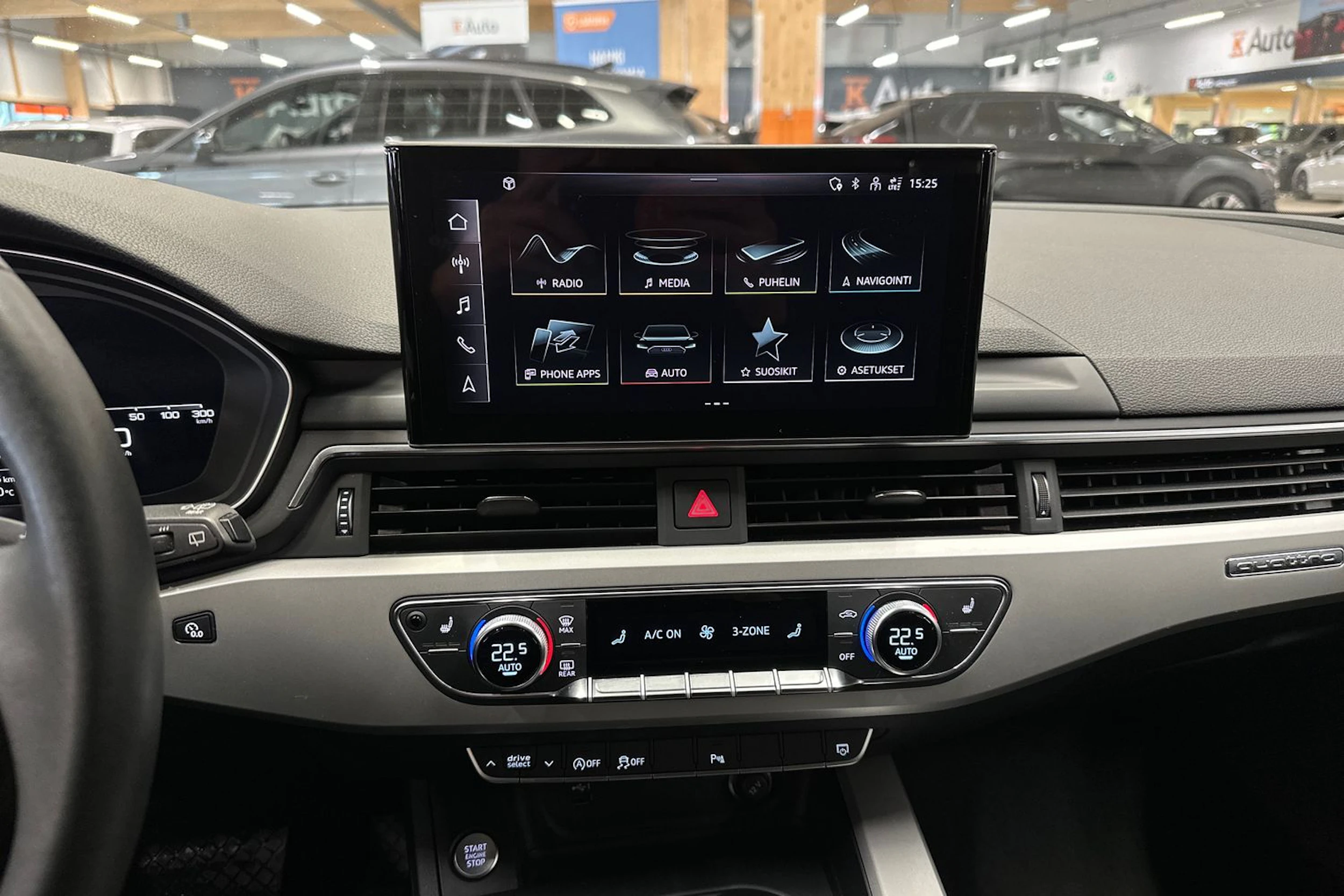 valkoinen Audi A4 2023 kuva 15.