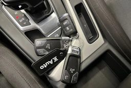 valkoinen Audi A4 2023 kuva 18.