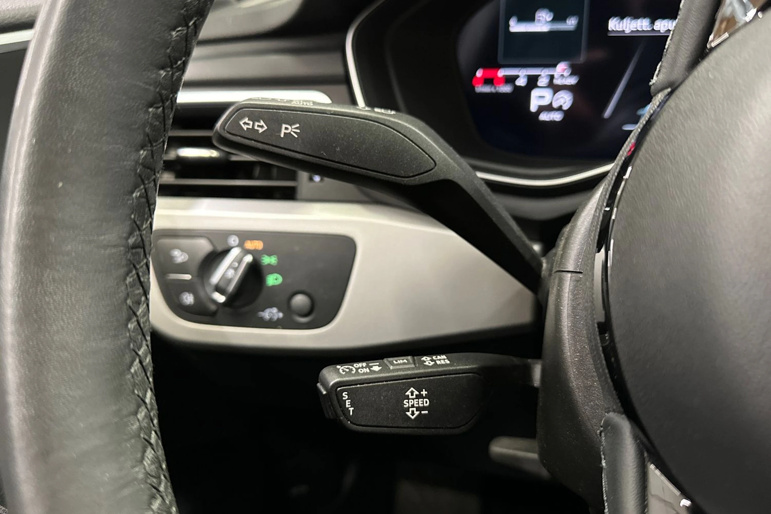 valkoinen Audi A4 2023 kuva 20.