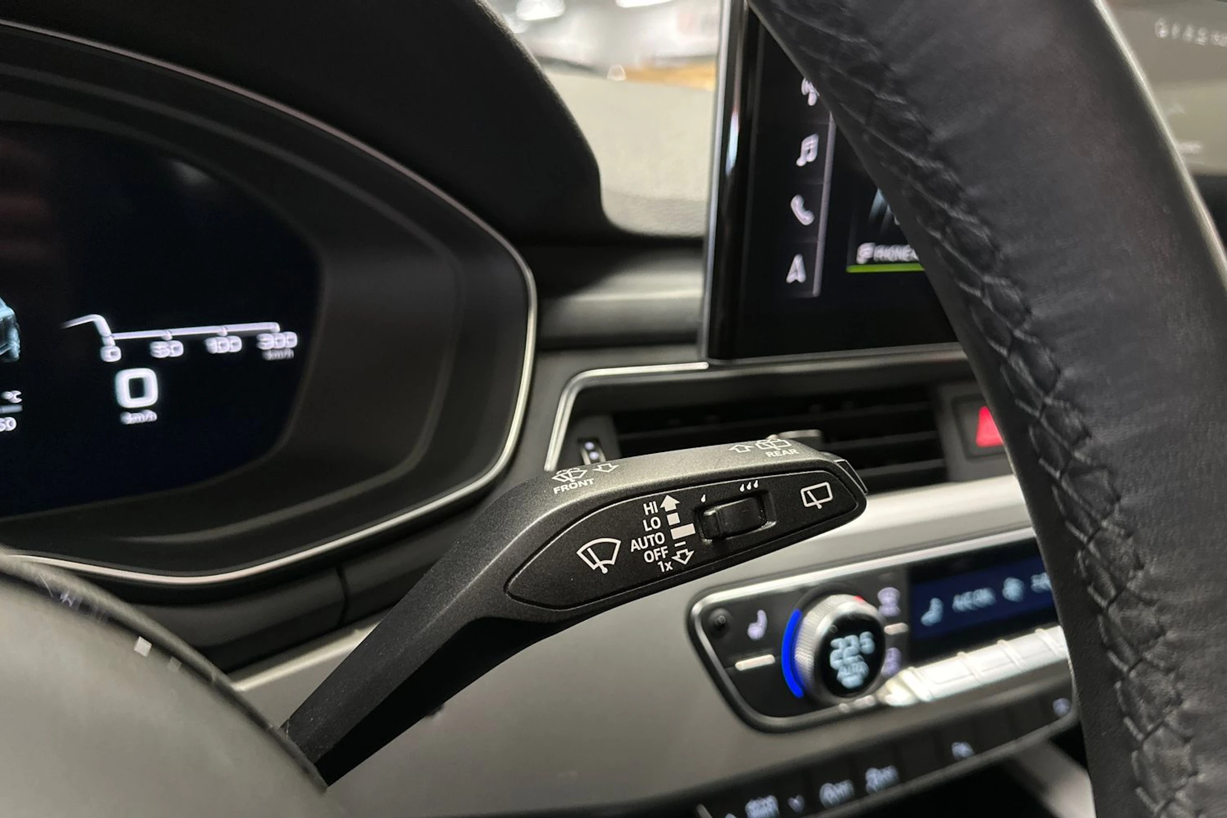 valkoinen Audi A4 2023 kuva 21.