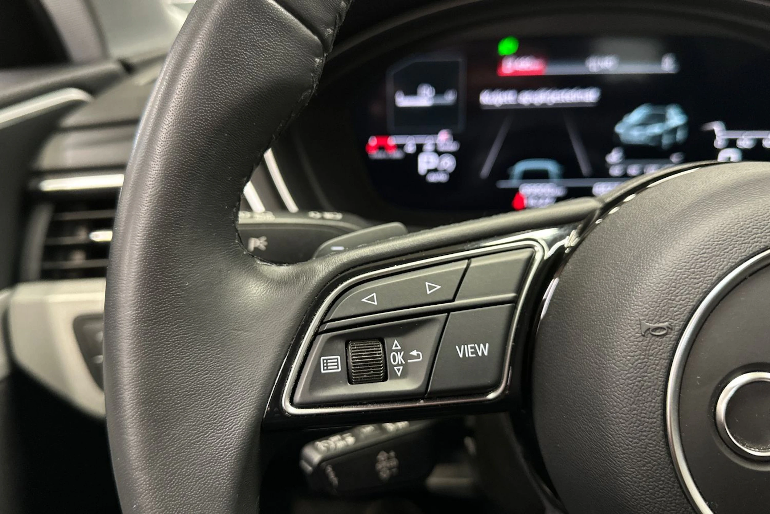 valkoinen Audi A4 2023 kuva 22.