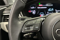 valkoinen Audi A4 2023 kuva 22.