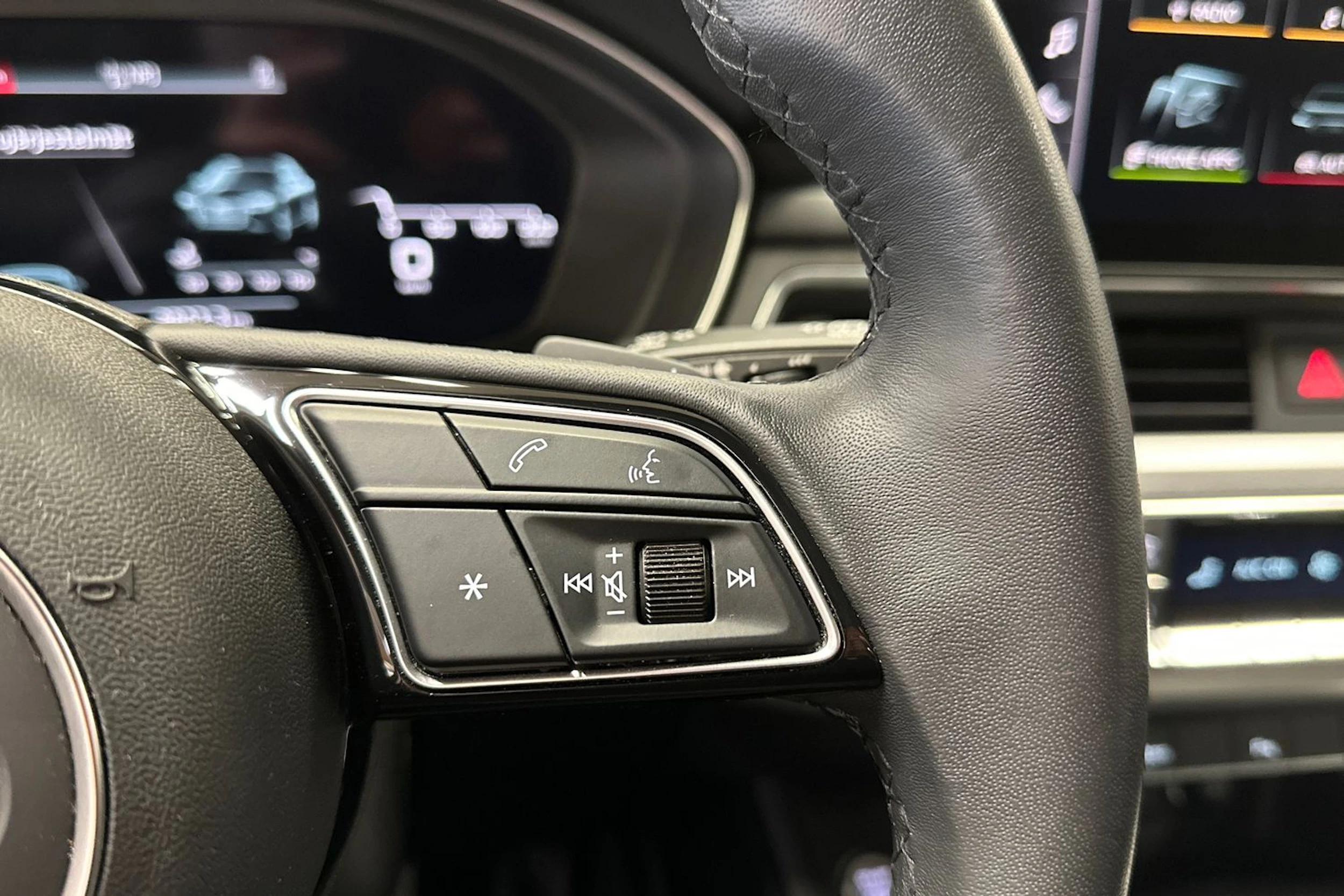 valkoinen Audi A4 2023 kuva 23.