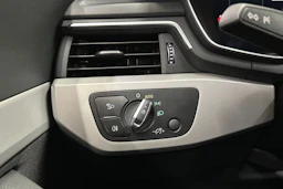 valkoinen Audi A4 2023 kuva 24.