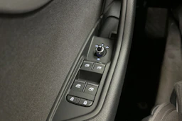 valkoinen Audi A4 2023 kuva 25.