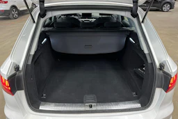 valkoinen Audi A4 2023 kuva 26.