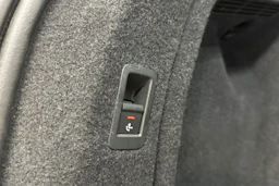 valkoinen Audi A4 2023 kuva 27.