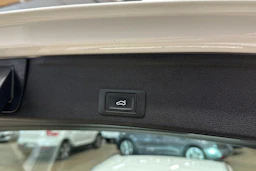 valkoinen Audi A4 2023 kuva 28.