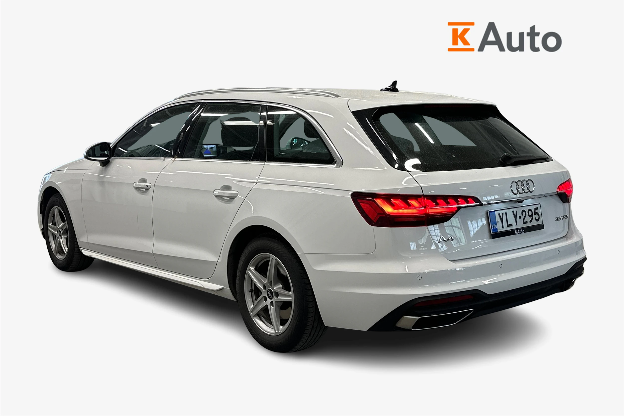 valkoinen Audi A4 2023 kuva 2.