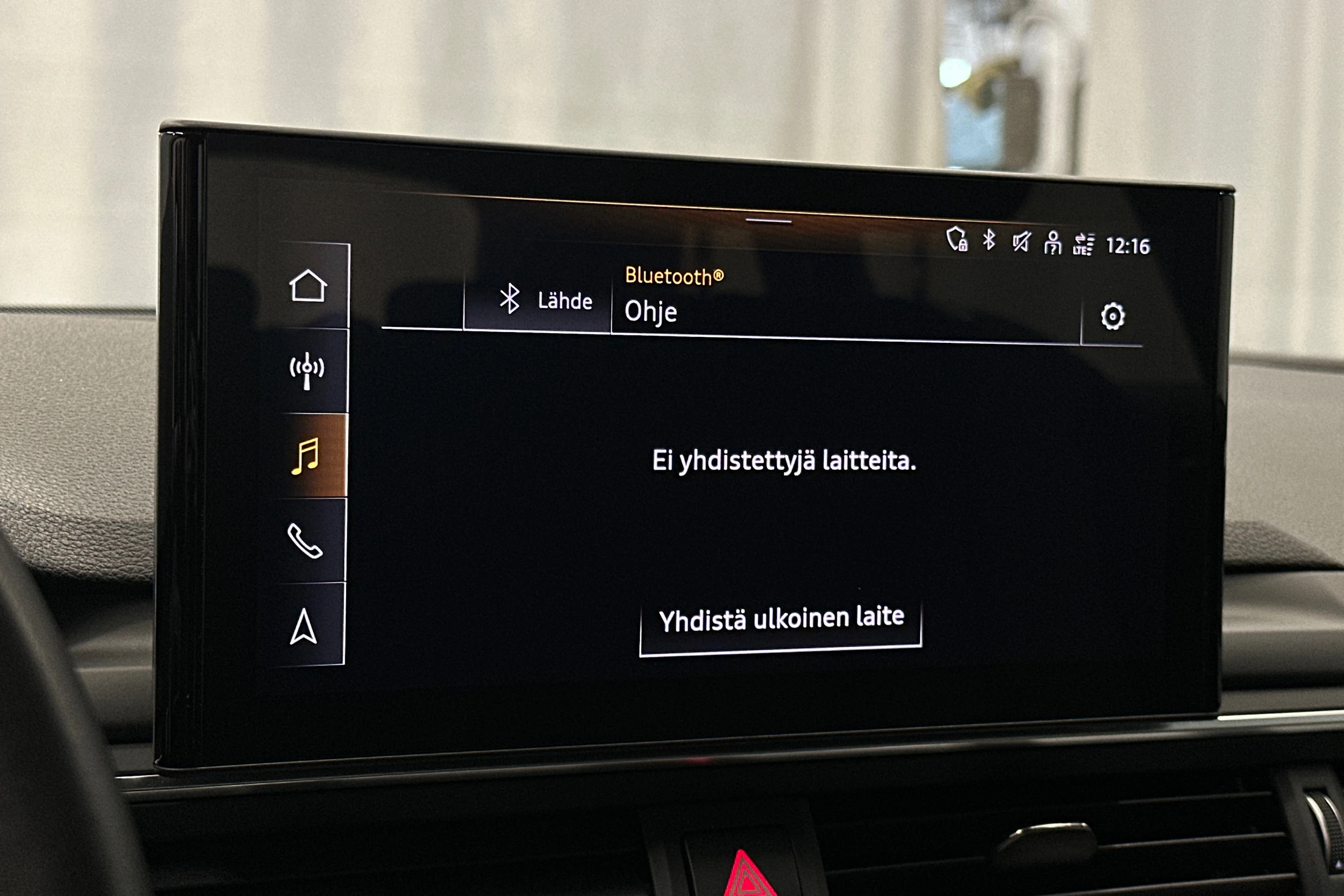 valkoinen Audi A4 2023 kuva 17.