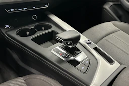 valkoinen Audi A4 2023 kuva 22.