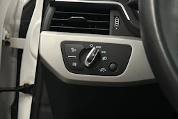 valkoinen Audi A4 2023 kuva 23.