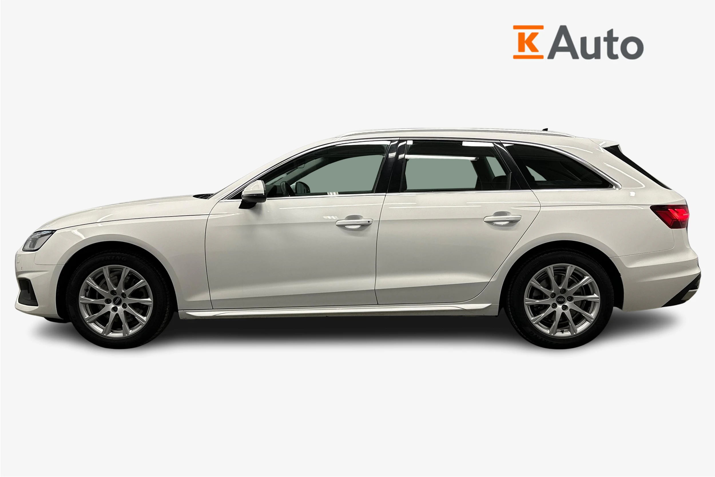 valkoinen Audi A4 2023 kuva 7.