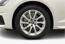 valkoinen Audi A4 2023 kuva 12.