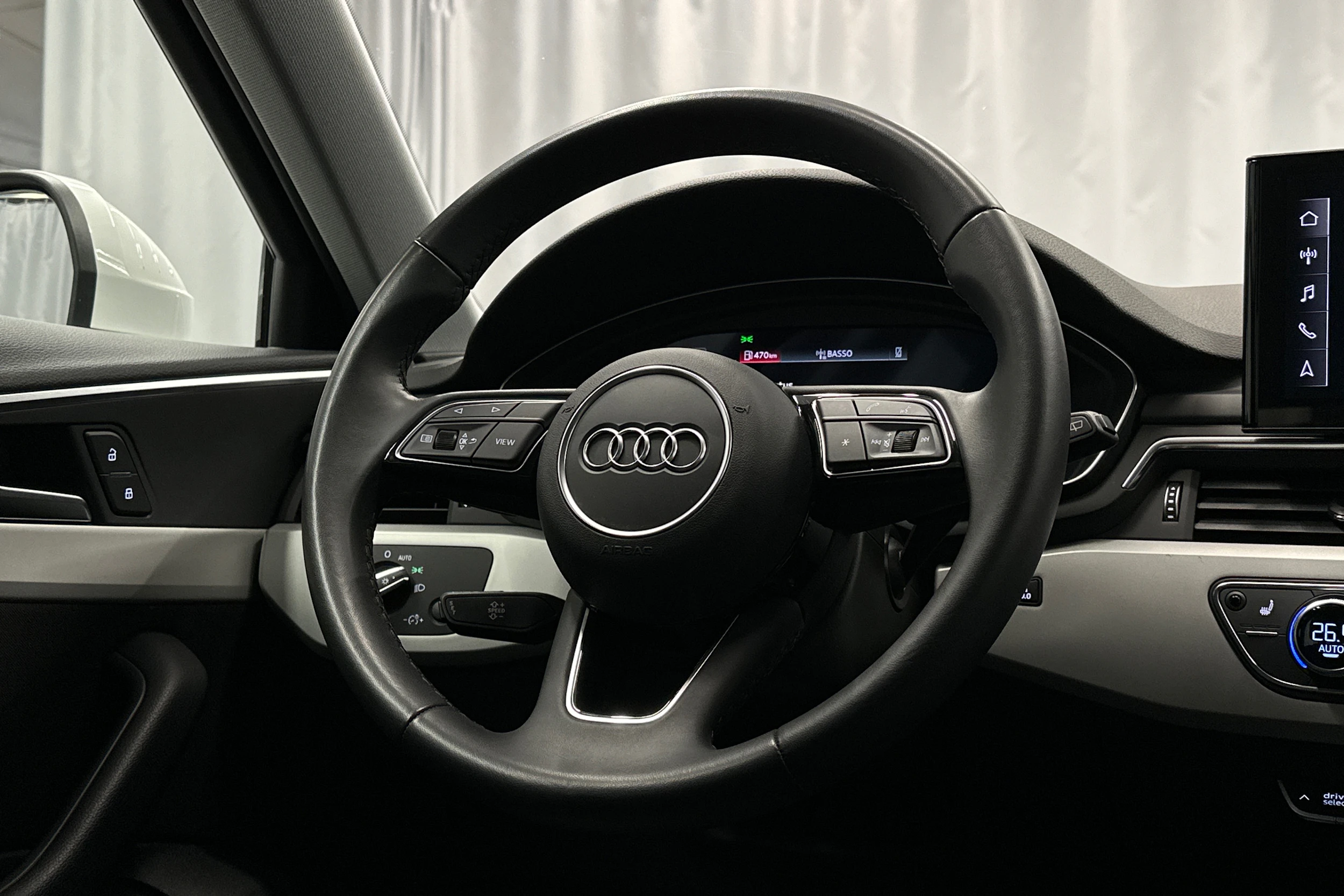 valkoinen Audi A4 2023 kuva 19.