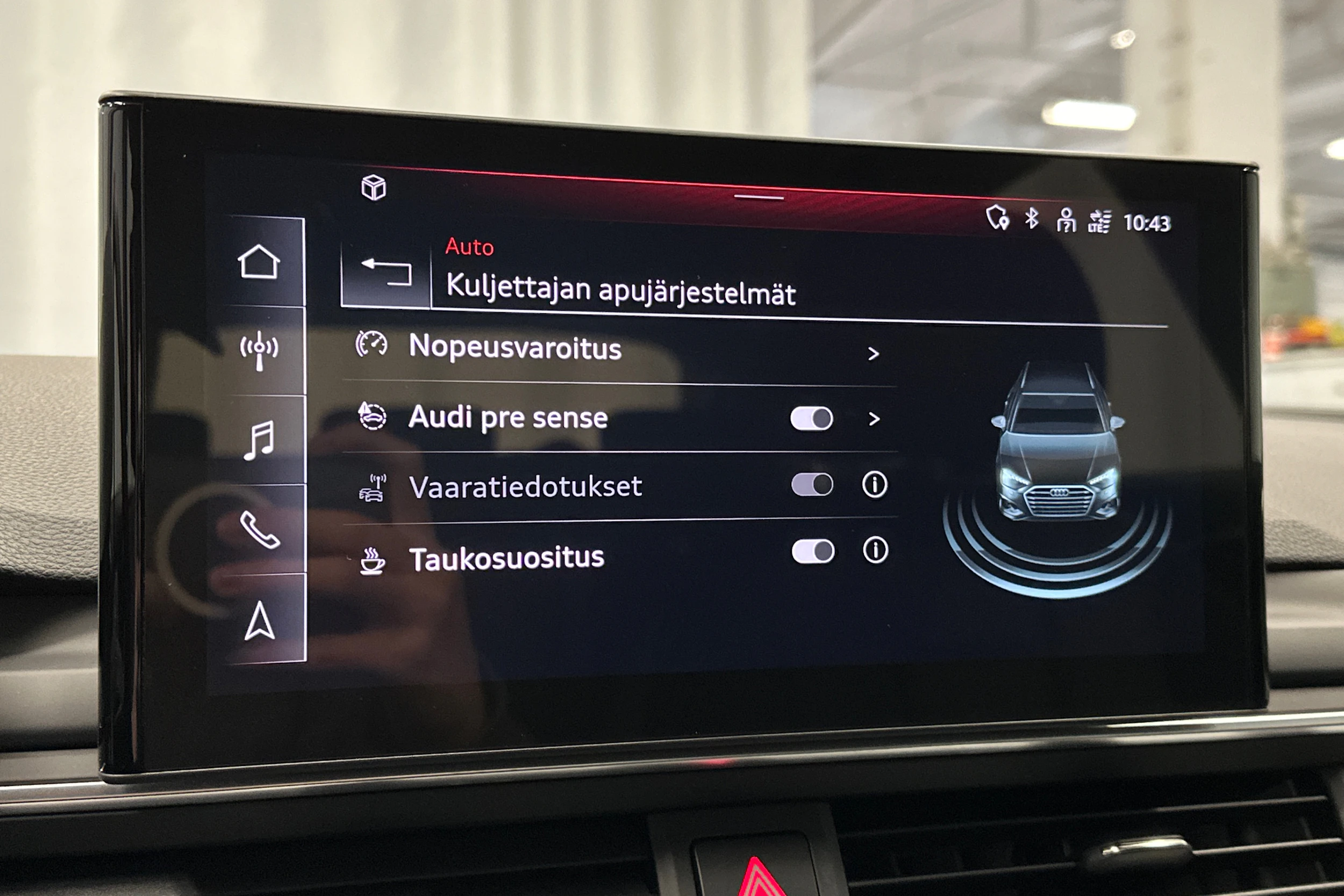 valkoinen Audi A4 2023 kuva 26.