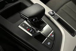 valkoinen Audi A4 2023 kuva 29.