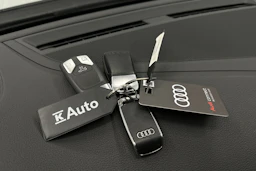 valkoinen Audi A4 2023 kuva 30.