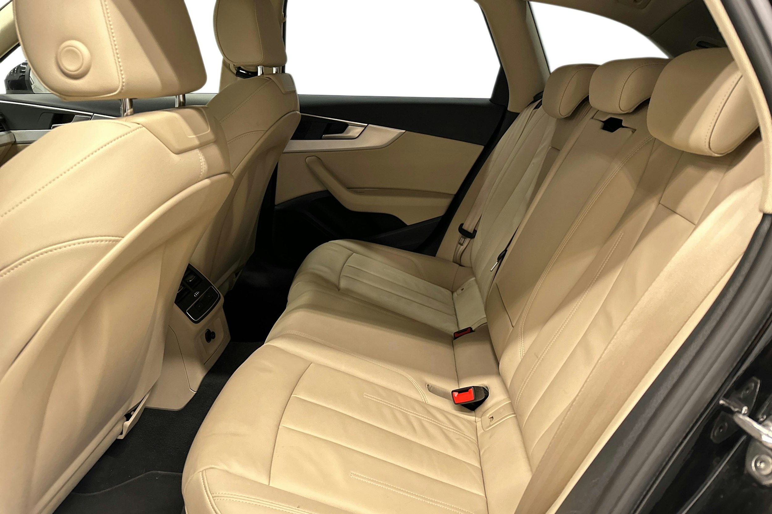 musta Audi A4 2023 kuva 10.