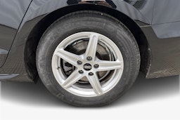 musta Audi A4 2023 kuva 11.