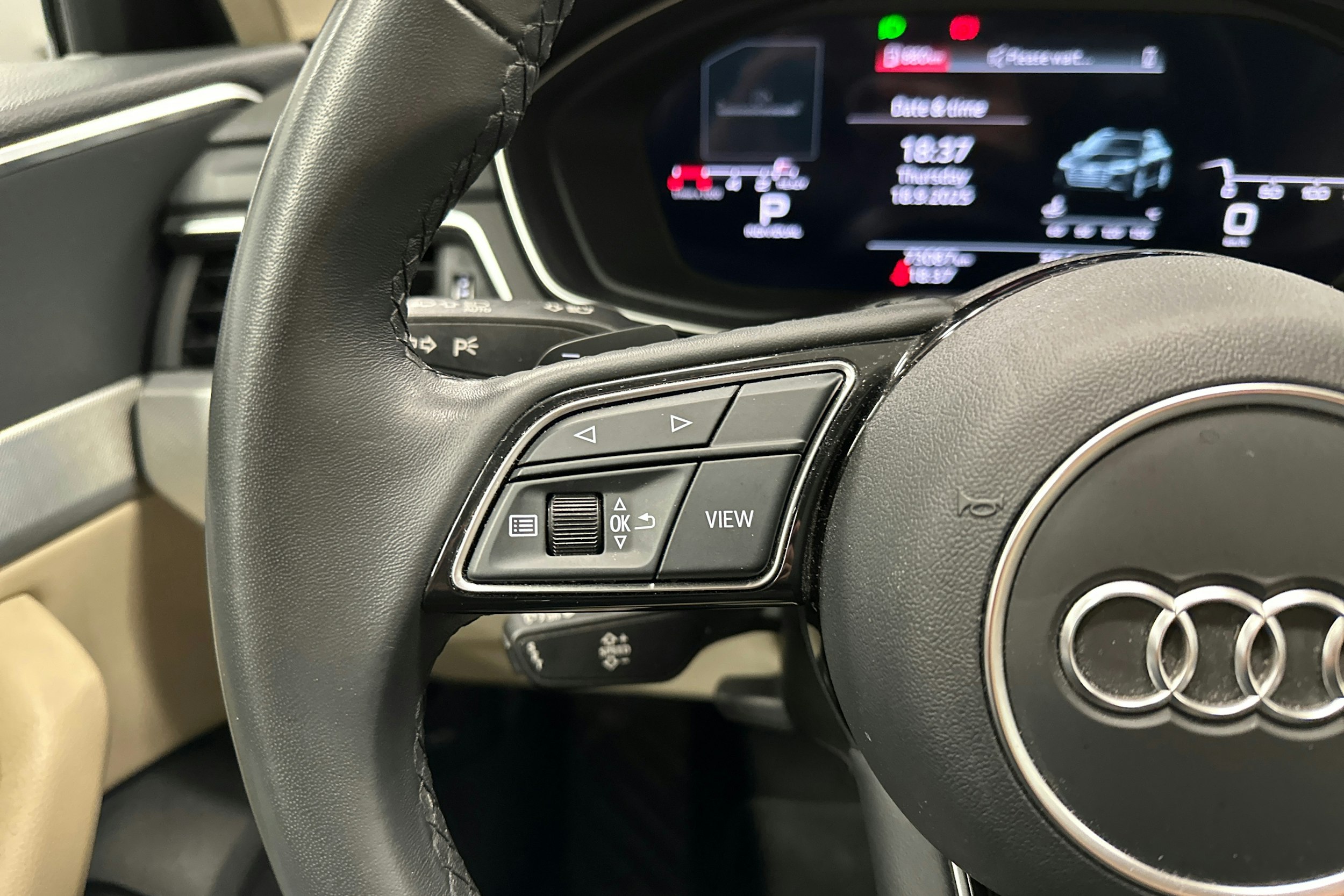 musta Audi A4 2023 kuva 14.
